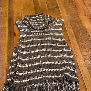 Free People M grey/cream fringed sweater.